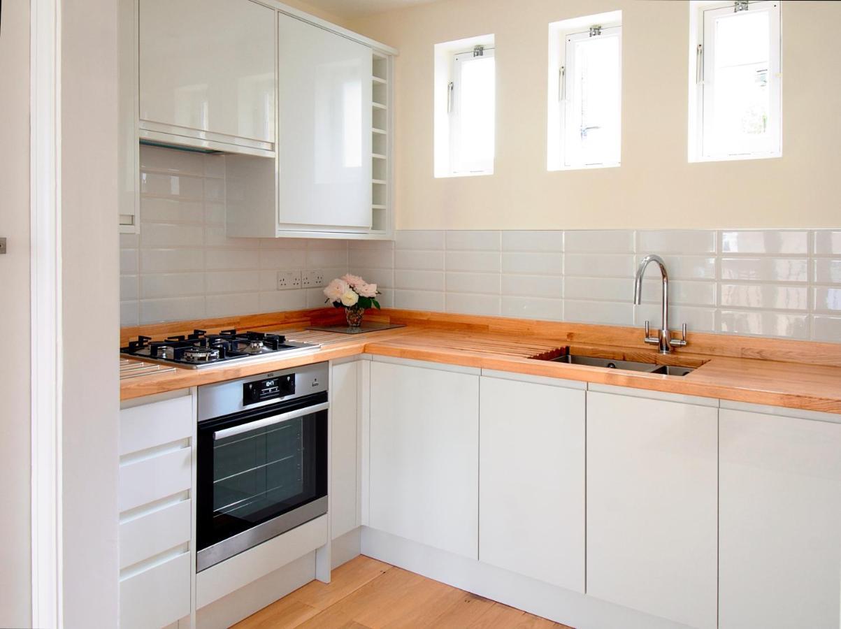 Serene Townhouse With Parking ลอนดอน ภายนอก รูปภาพ